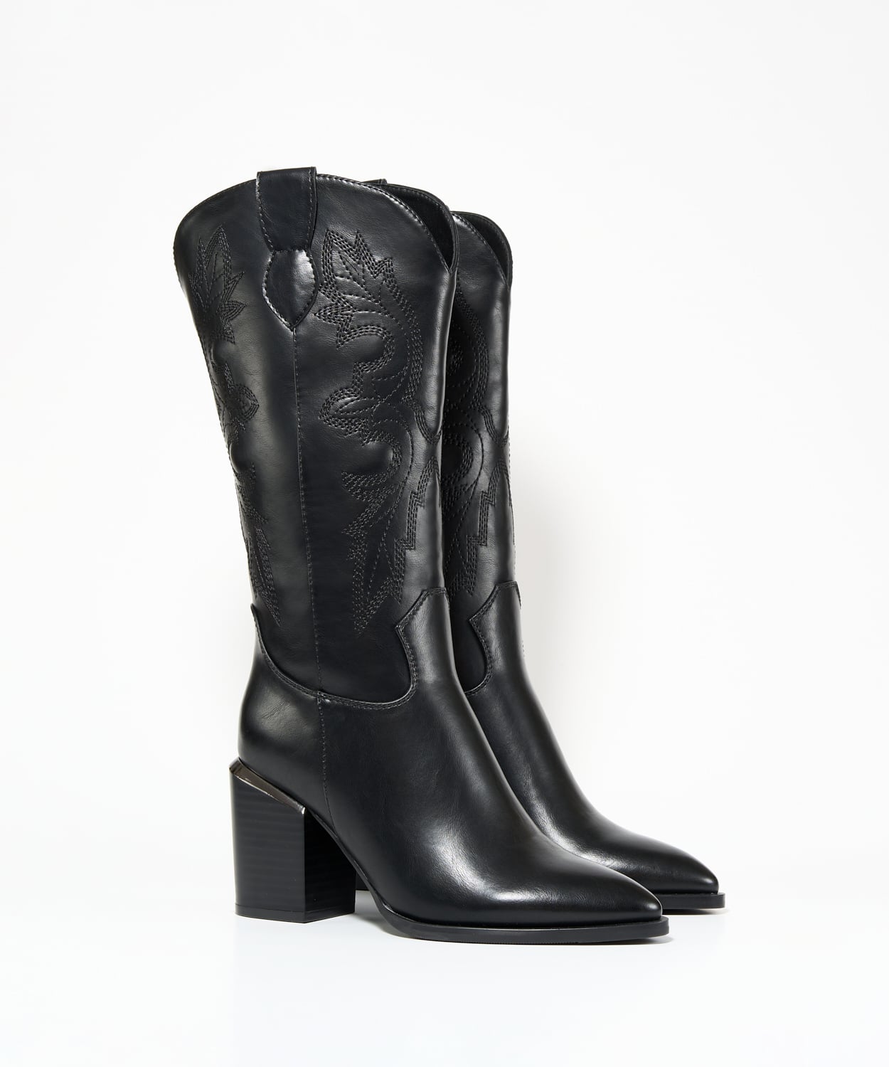 Bota tac&oacute;n cowboy detalle met&aacute;lico